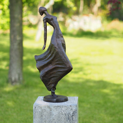 Bronzen beeld Vrouw achterover gebogen 57x14x27cm