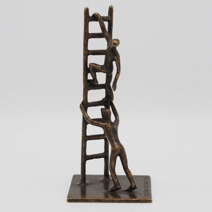 Bronzen beeld Together to the top 22x10x10cm