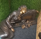 Bronzen beeld Vrouw liggend aan graf 57x40x150cm 67kg