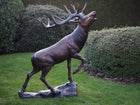 Bronzen beeld Hert op Rots 170x90x140cm