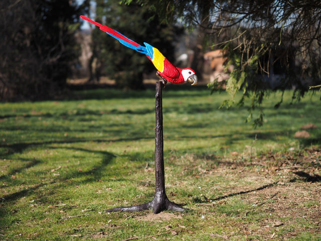 Bronzen beeld Papagaai op boom (hoofd omlaag) 140x45x60cm