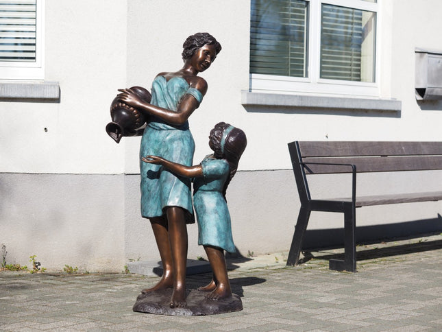 Bronzen beeld Moeder en dochter (fontein) 133x60x70cm