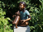 Bronzen beeld Zittend Meisje met Hond 48x48x37cm