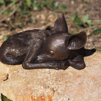 Bronzen beeld Slapend hertenkalf 40x26x18cm