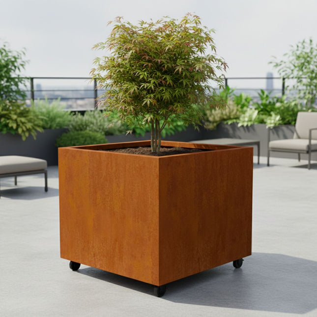 Vierkante cortenstalen plantenbak met wielen 100x100x80 cm