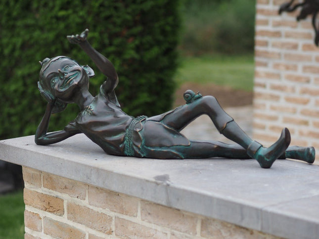 Bronzen beeld Pixie liggend 33x42x83cm - Doika - Bronzen beeld - Doika - 5410807013366 - AN1336BR-V