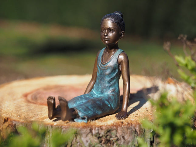 Bronzen beeld Zittend meisje 14x10x12cm - Doika - Bronzen beeld - Doika - 5410807014981 - BS1498B